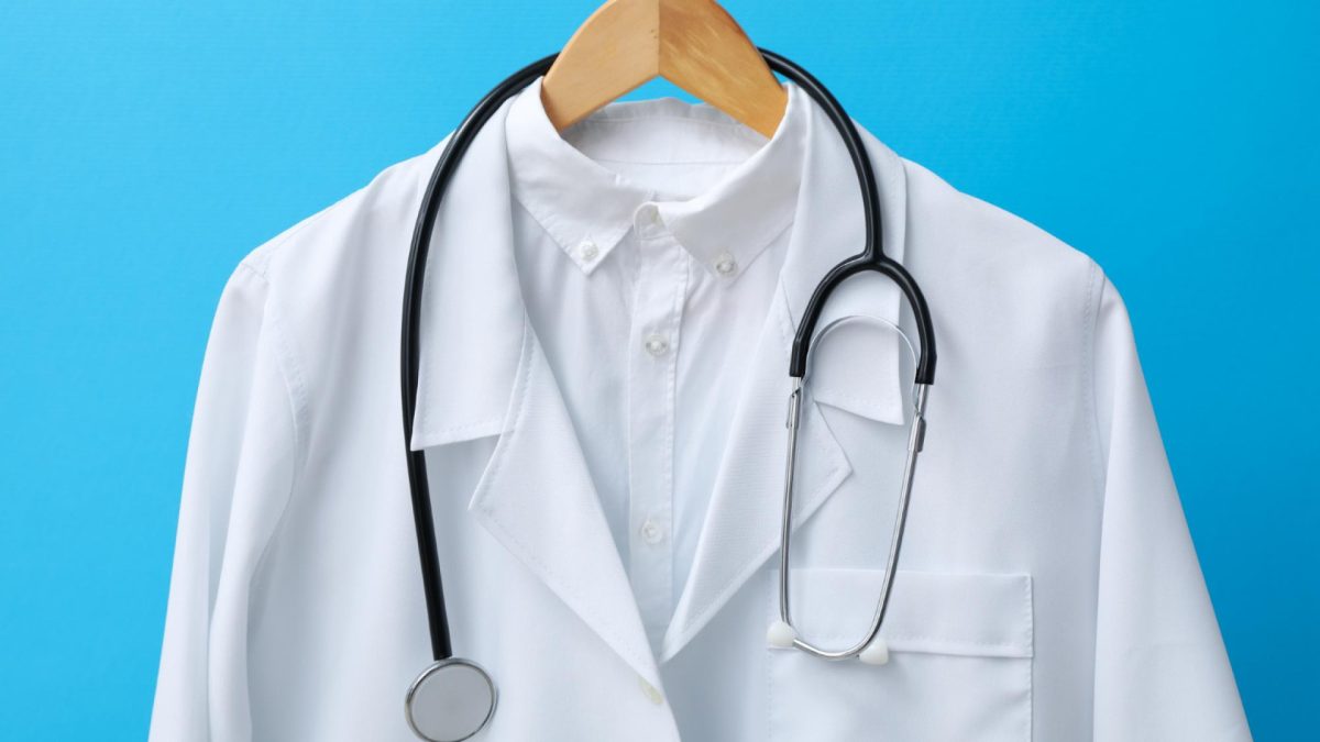 La blouse médicale se réinvente : confort, hygiène et style au cœur des priorités des soignants